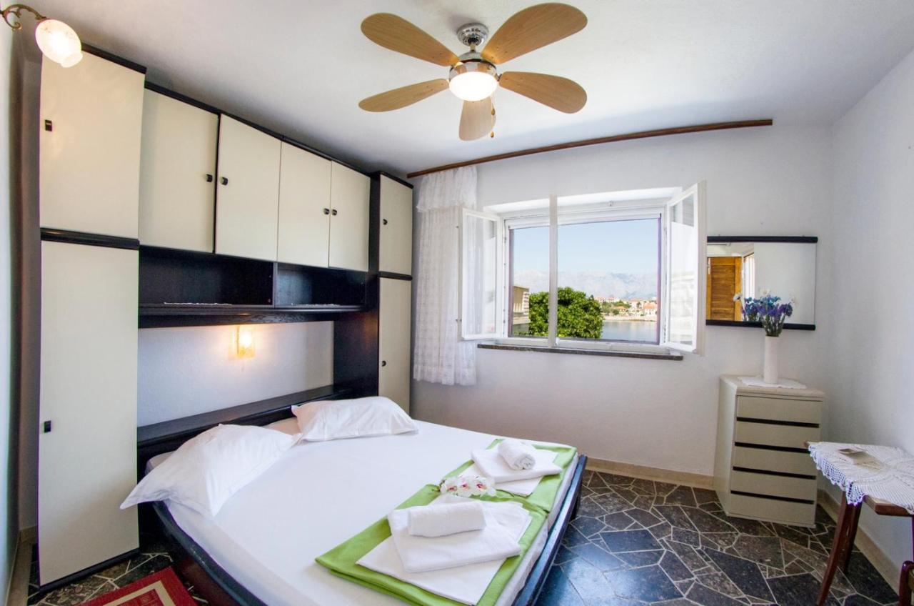 Beachfront House Pope B&B Selca  エクステリア 写真