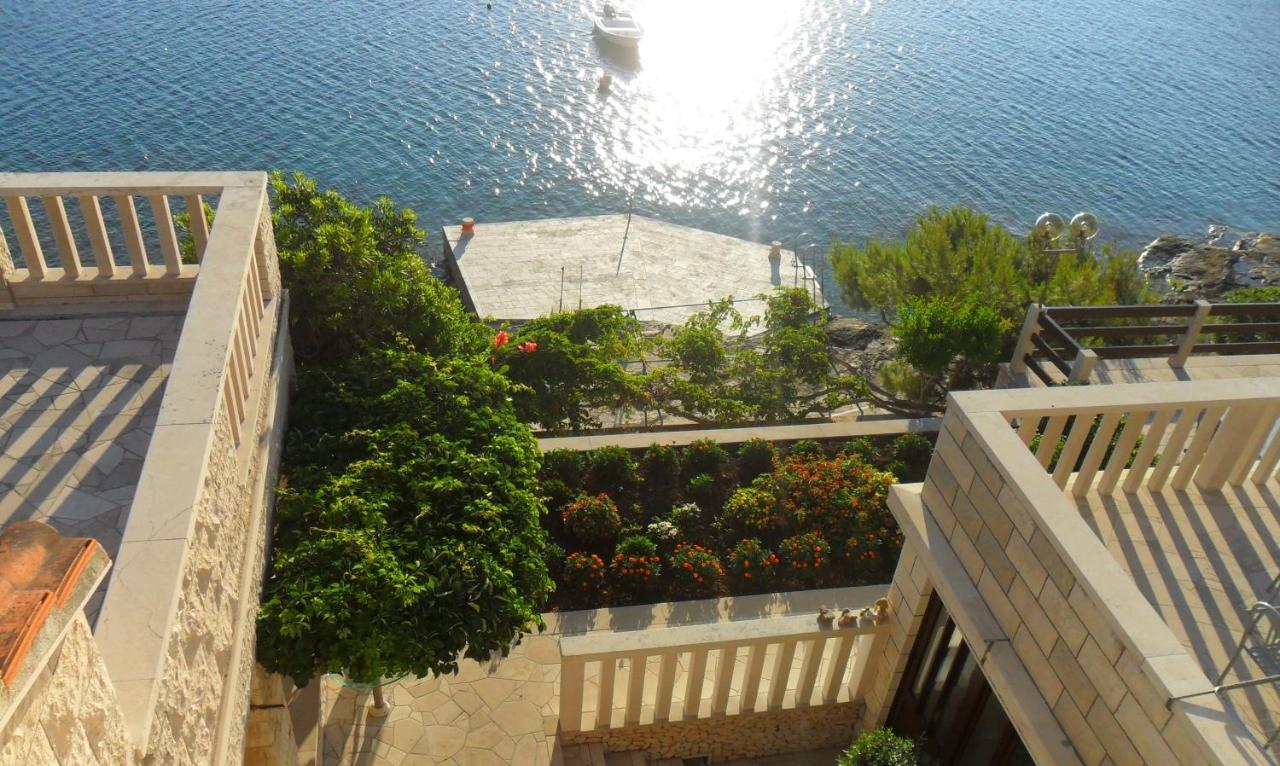Beachfront House Pope B&B Selca  エクステリア 写真
